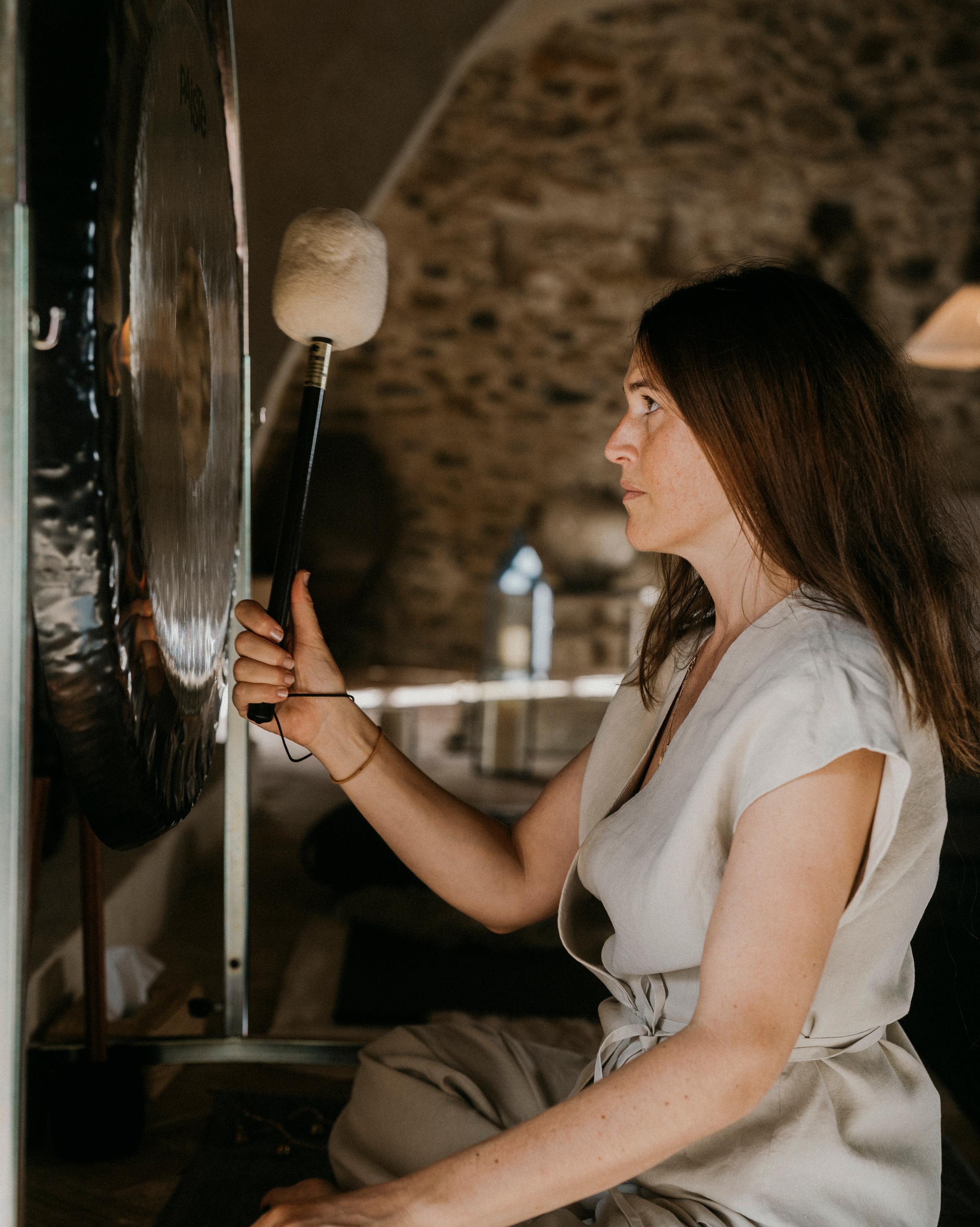 Atmosphere of the Kaer x Moonsisters retreat led by Gabrielle Anand, a luxury women’s retreat experience with yoga, meditation, and nature immersion.