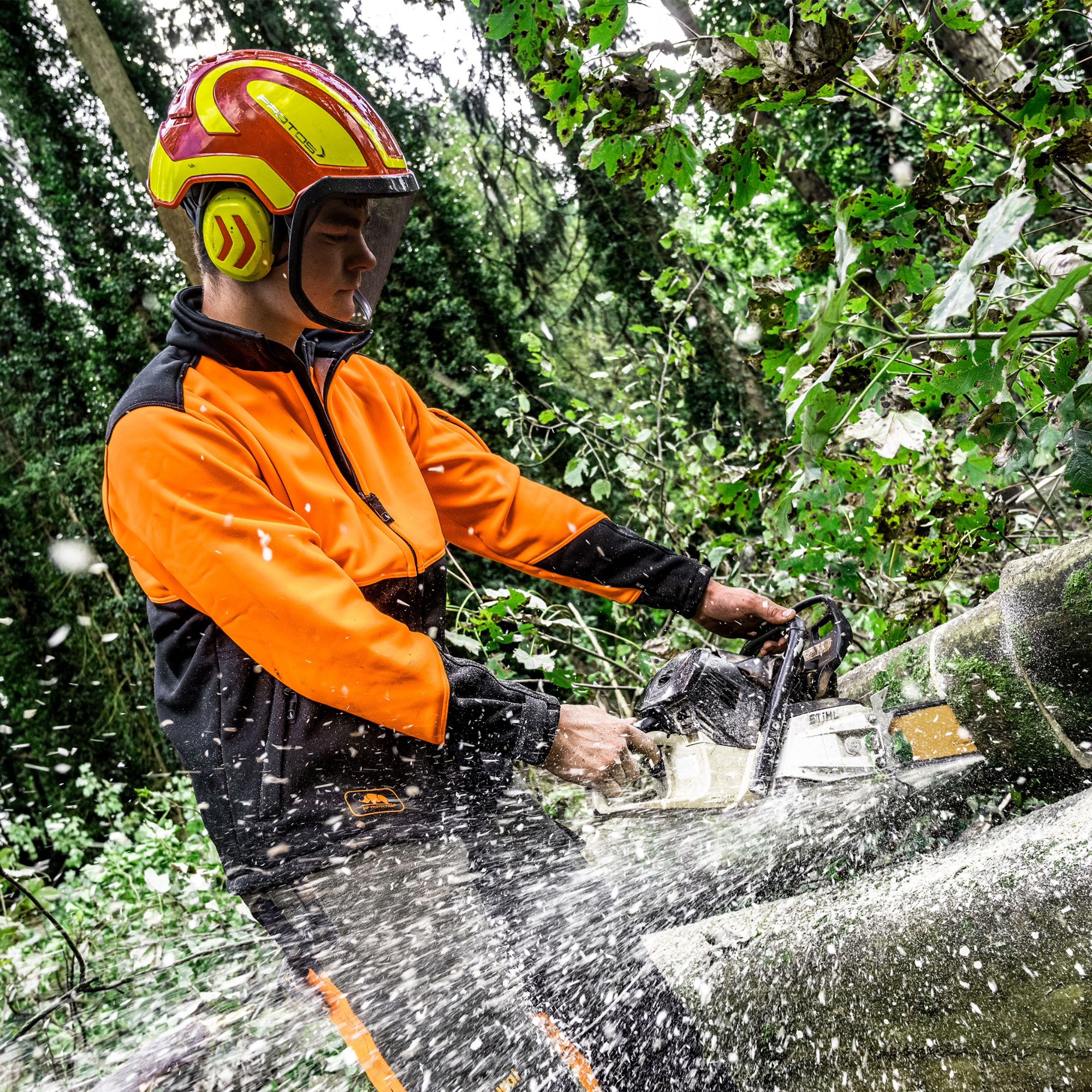 Chainsaw protection clothing