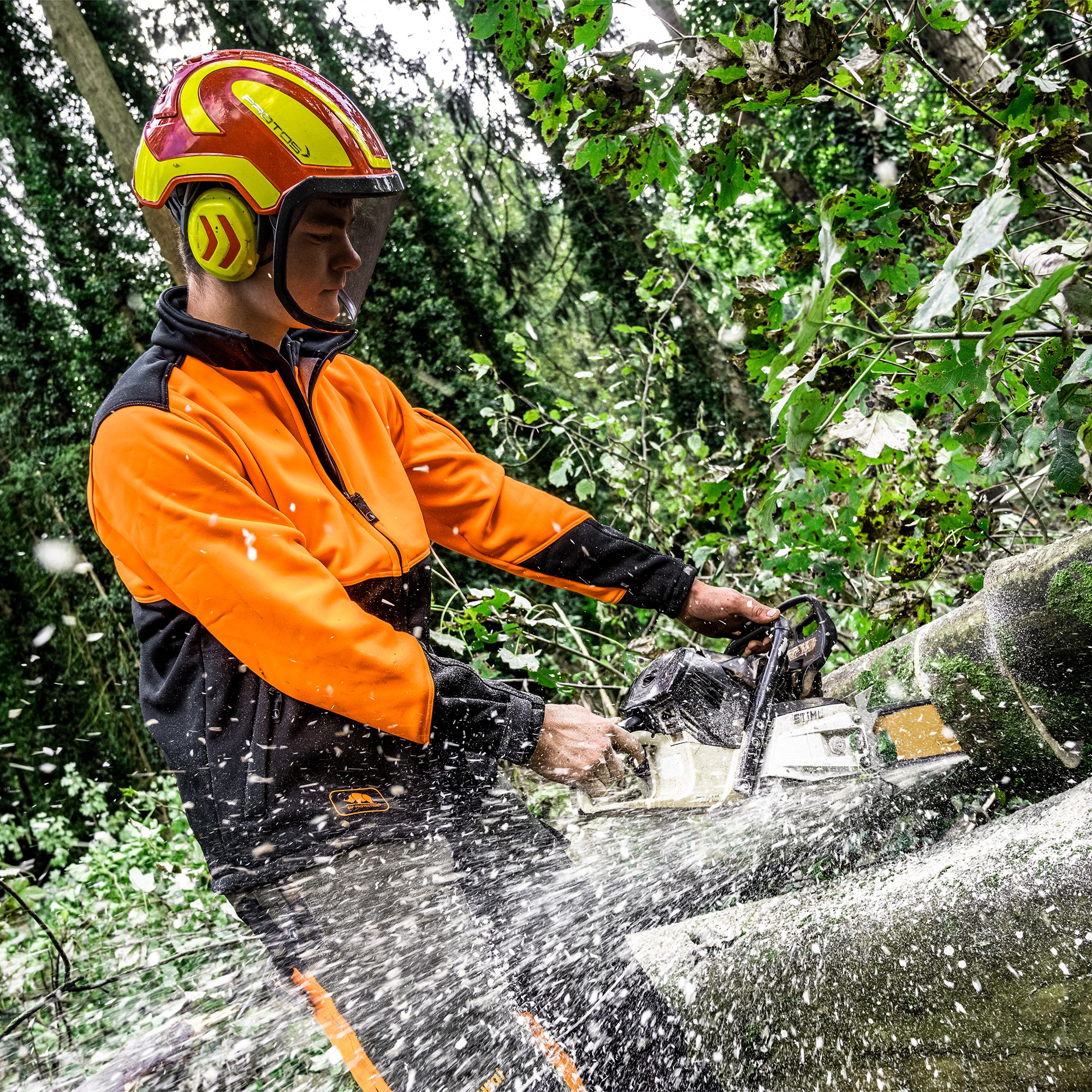 Chainsaw protection clothing