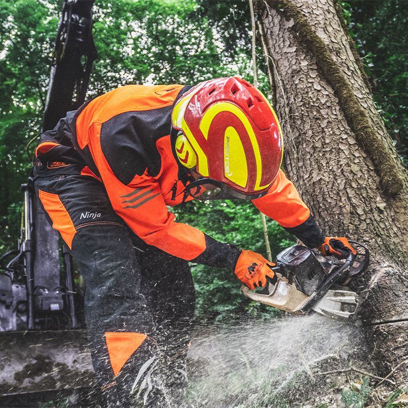 Chainsaw protection clothing - Tree cut