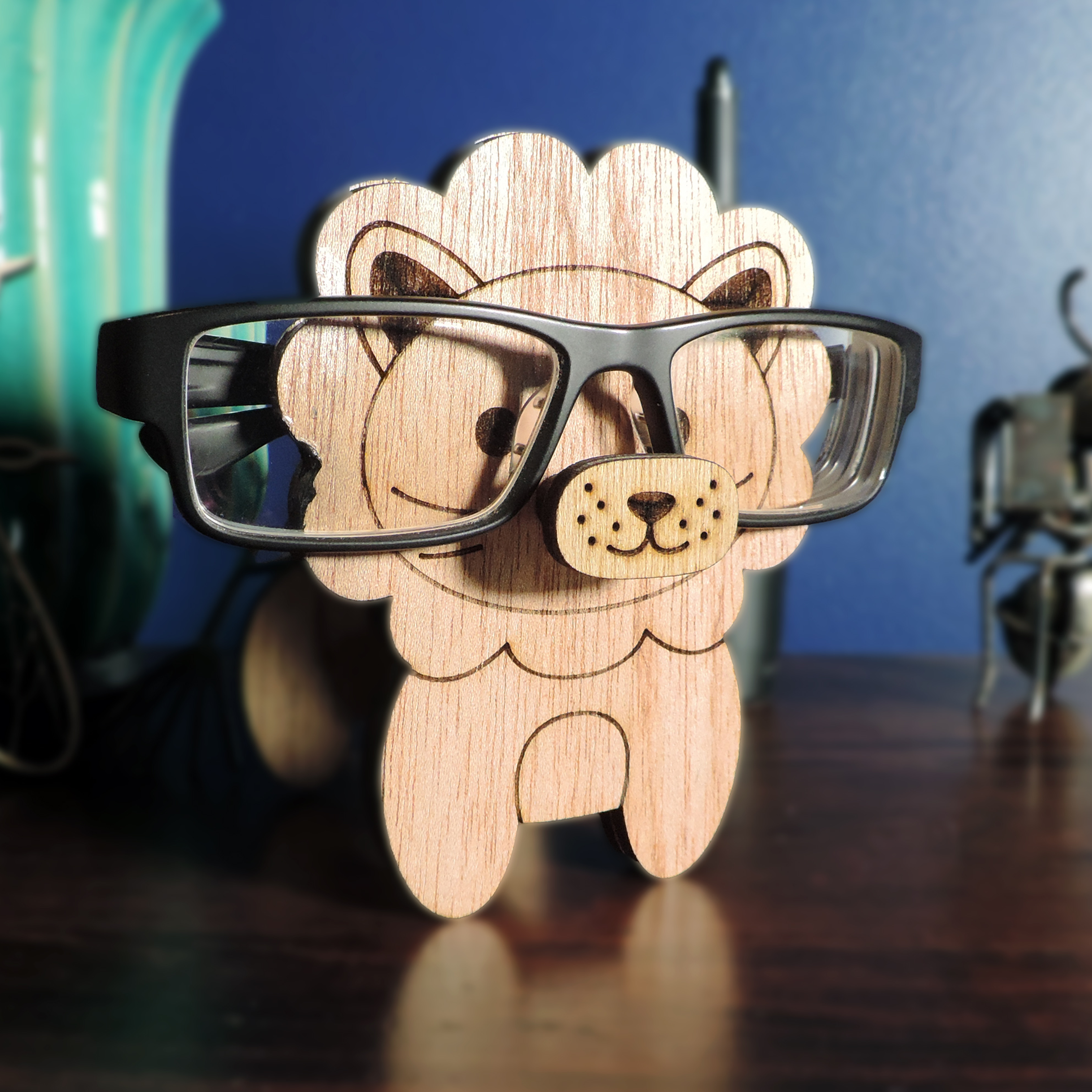 Laser-cut lion glasses holder, 5 mm plywood
