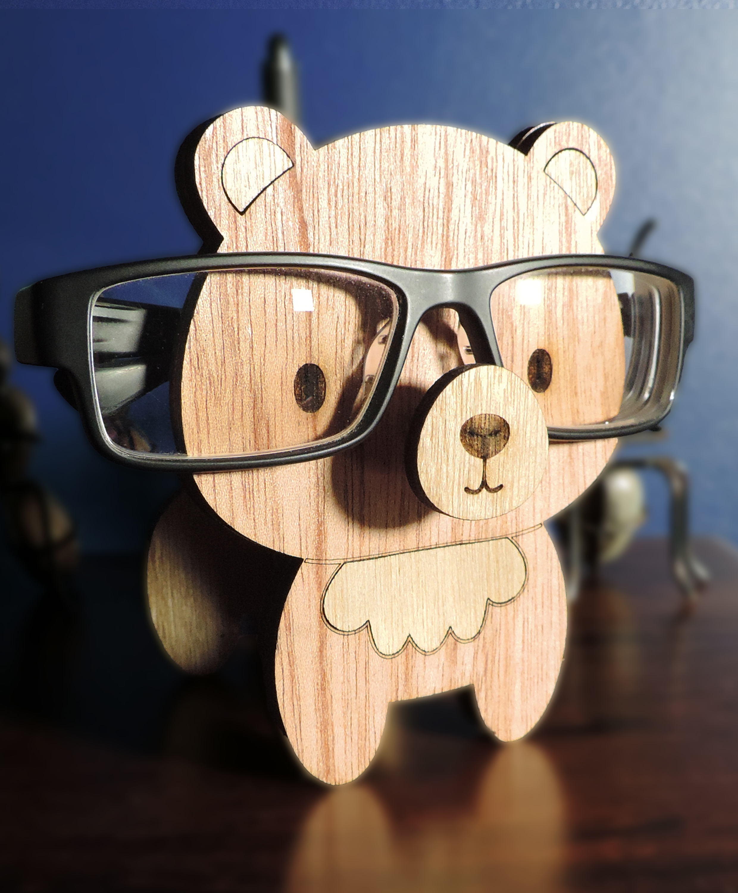 Laser-cut bear glasses holder, 5 mm plywood