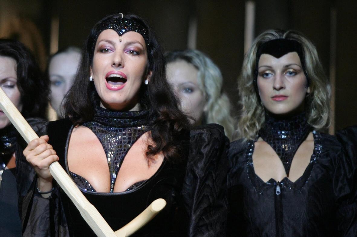 Painted on the glass - Image 5