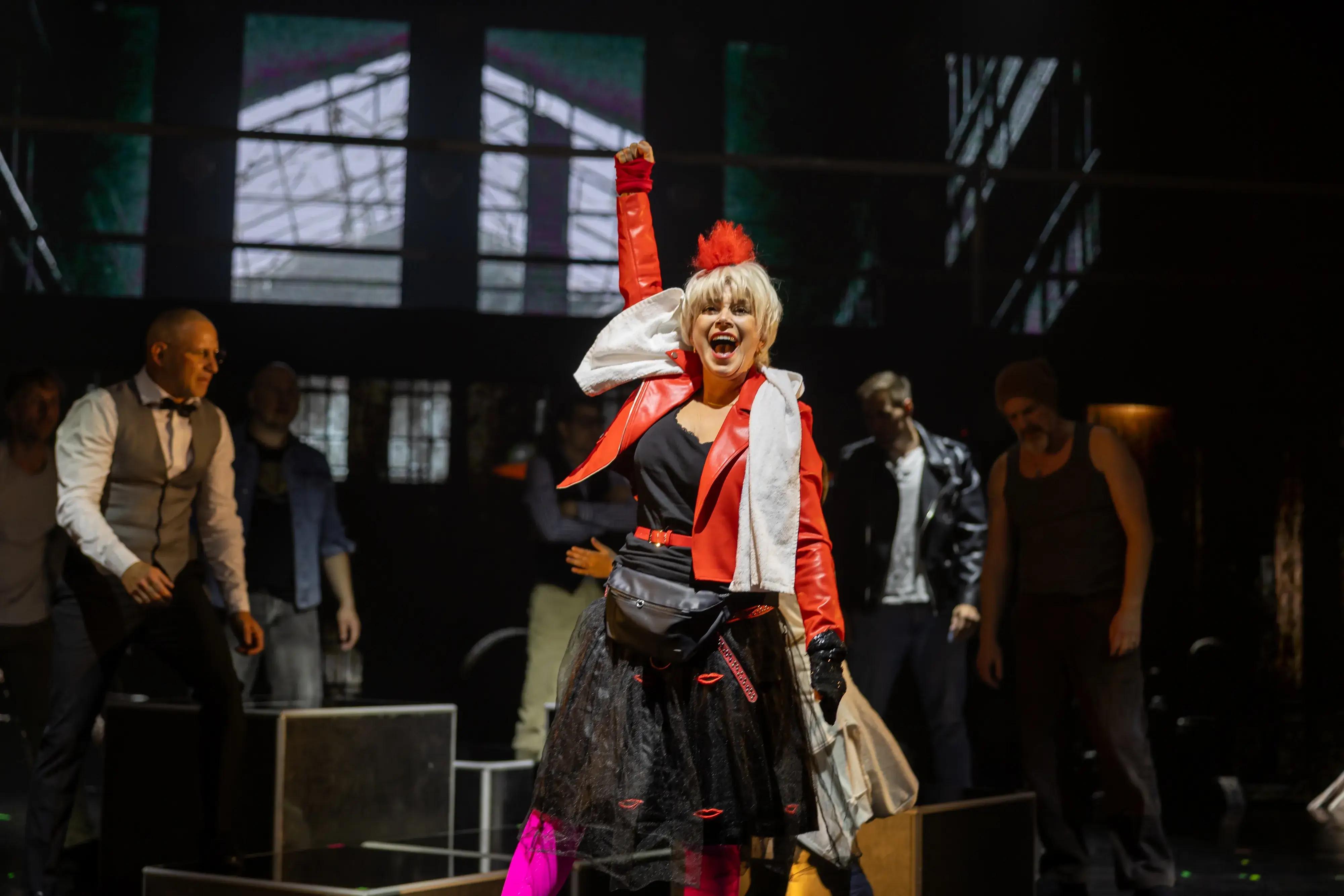 The Full Monty - Image 11