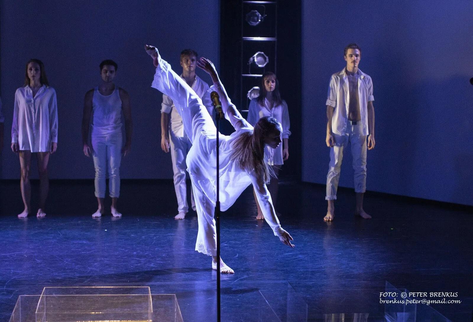 Romeo + Juliet - Image 8