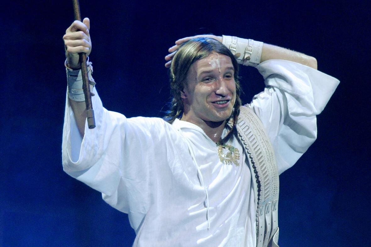 Painted on the glass - Image 12