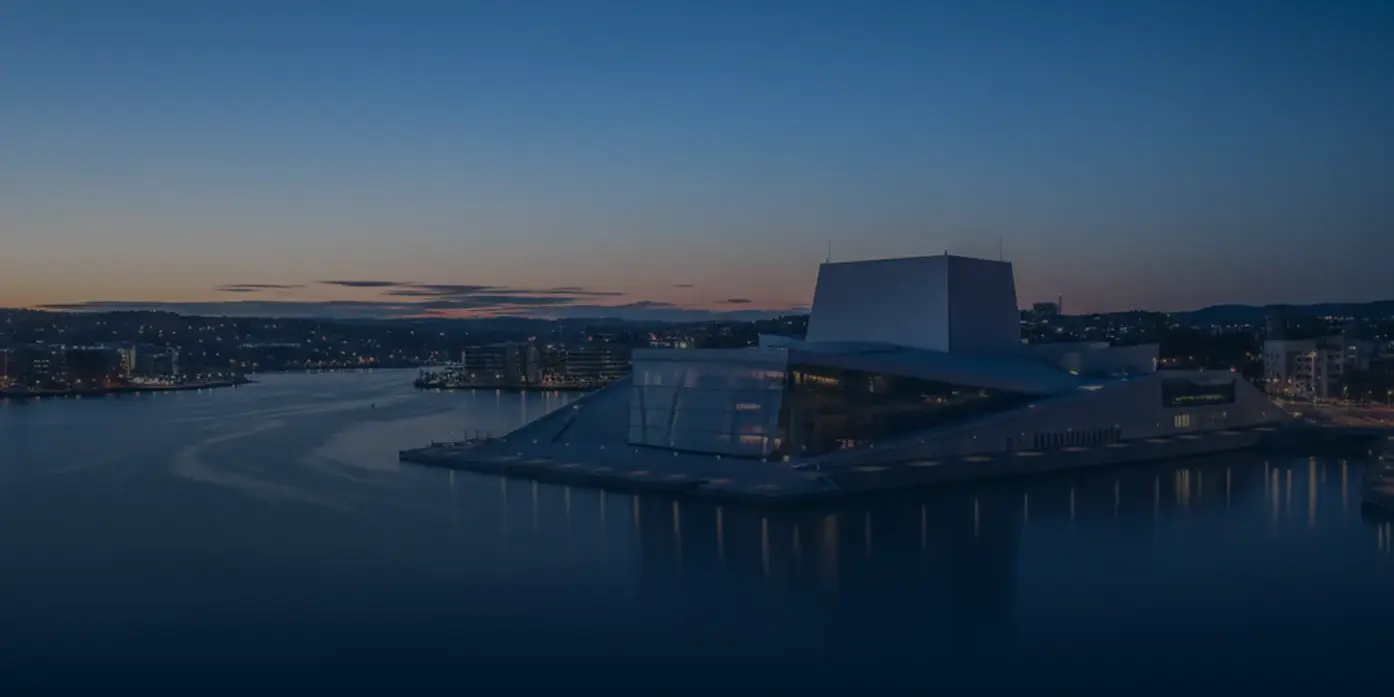 Operahuset i Oslo i skumringen