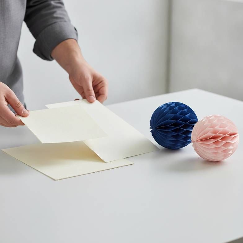 Comparing different paper weights for private label honeycomb paper decorations