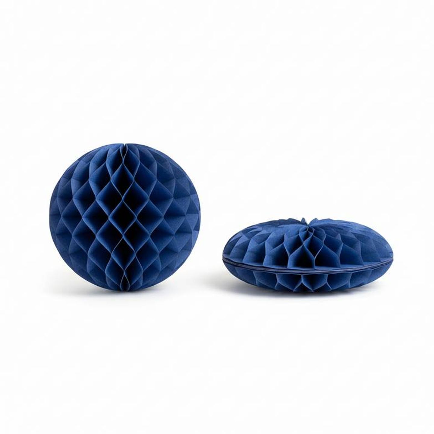 Comparing folded and open Christmas honeycomb decorations for wholesale evaluation