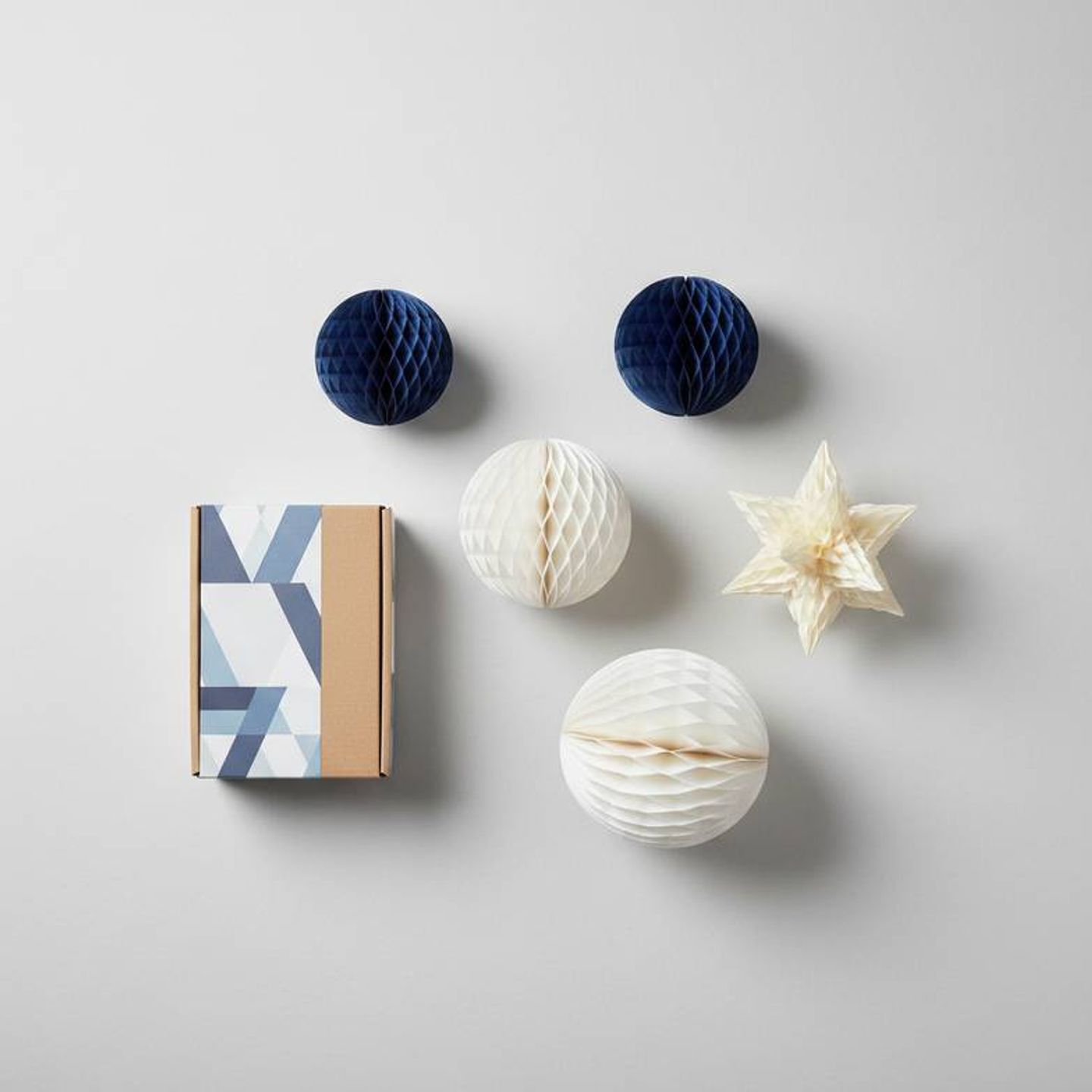 A table showing different types of customization for paper decorations