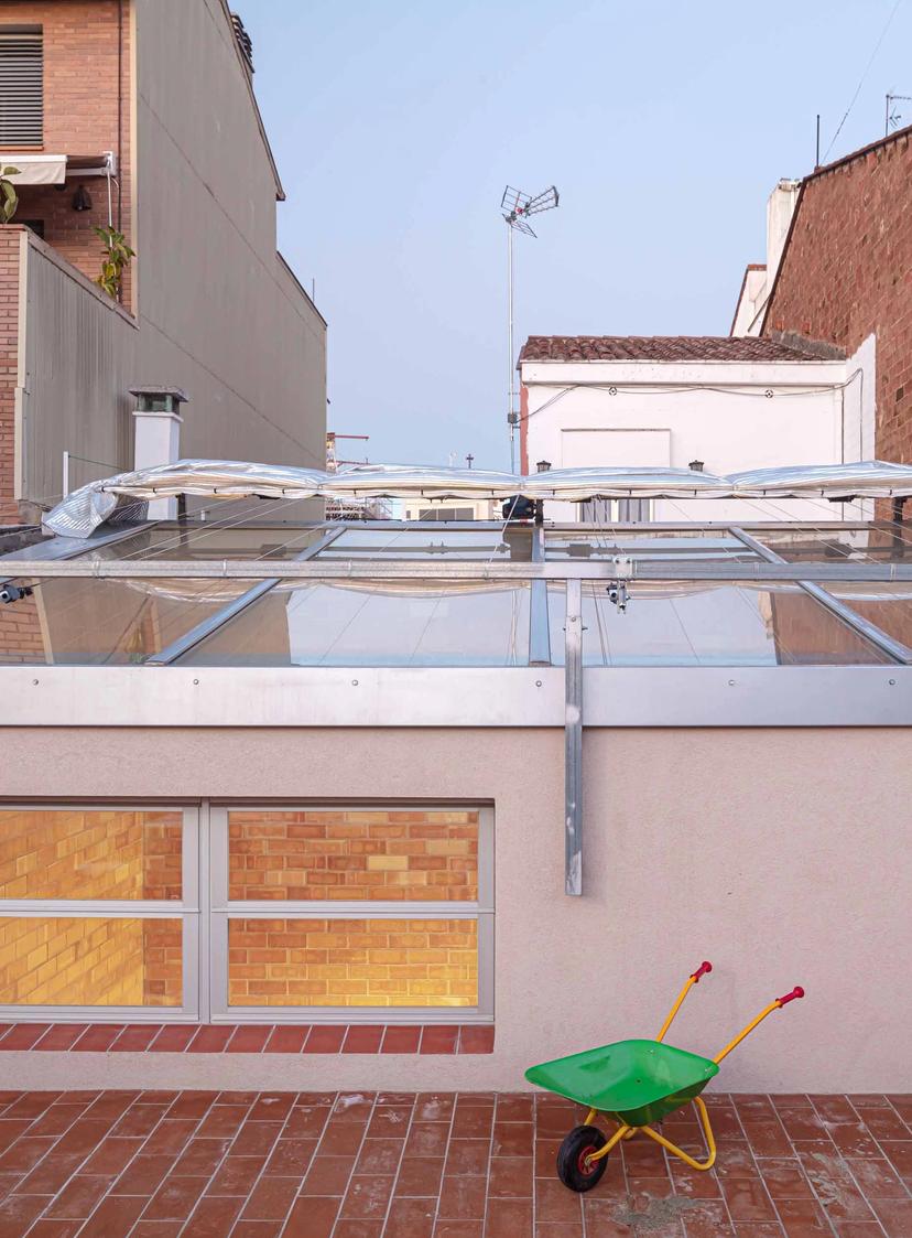 Vista al lluernari de la Casa CB a Sabadell des de la terrassa