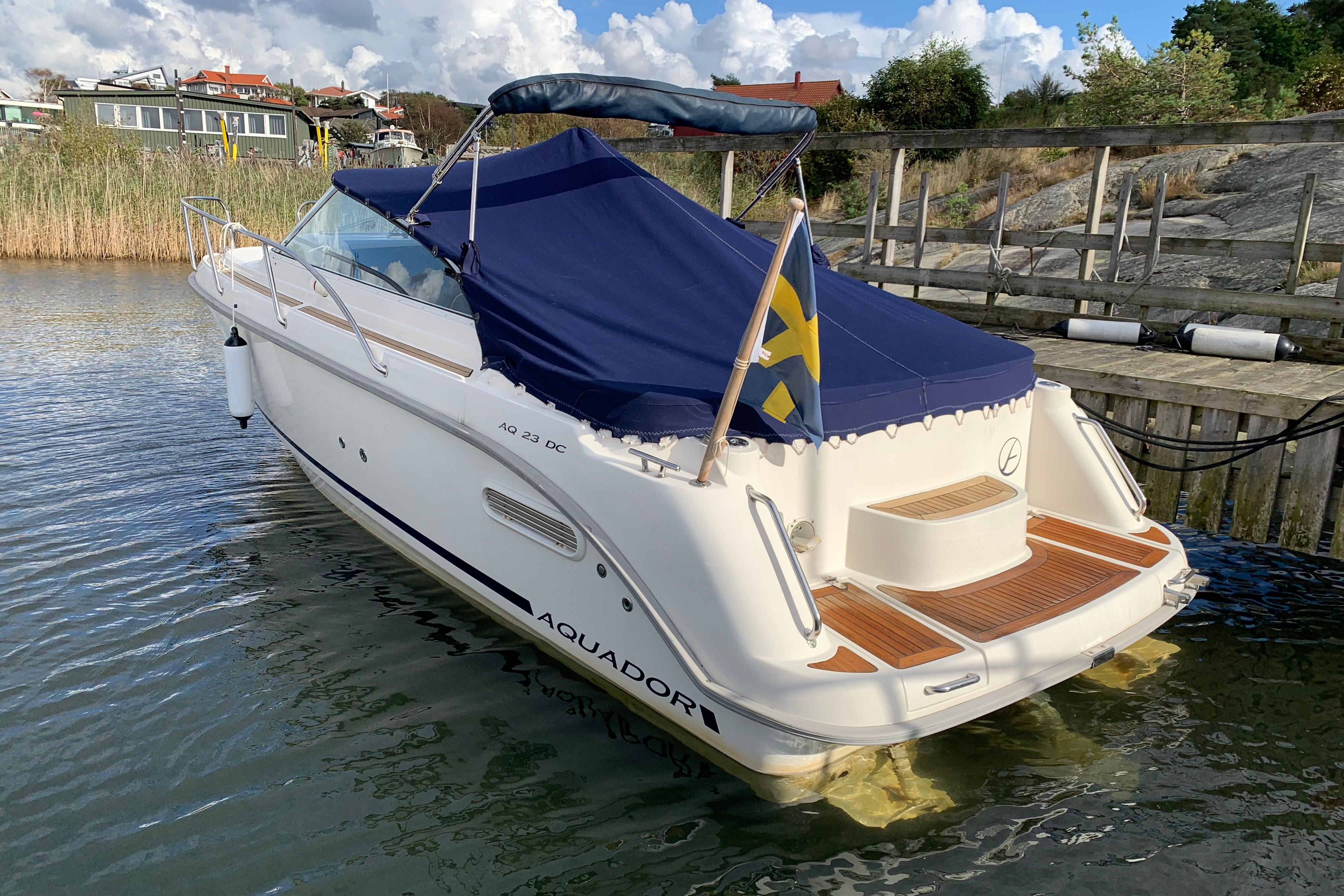 Aquador 23 DC vita skrovet