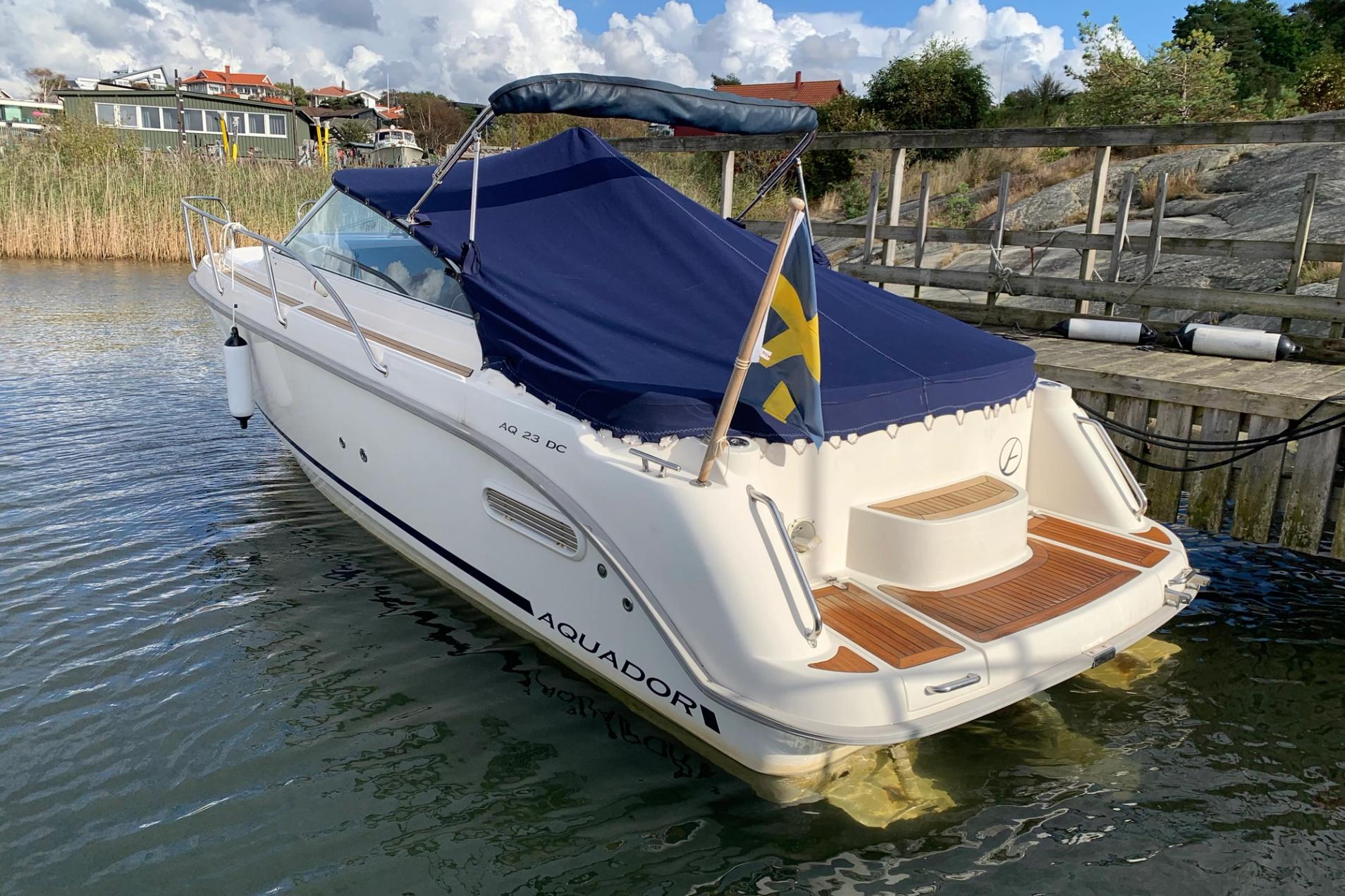 Aquador 23 DC vita skrovet