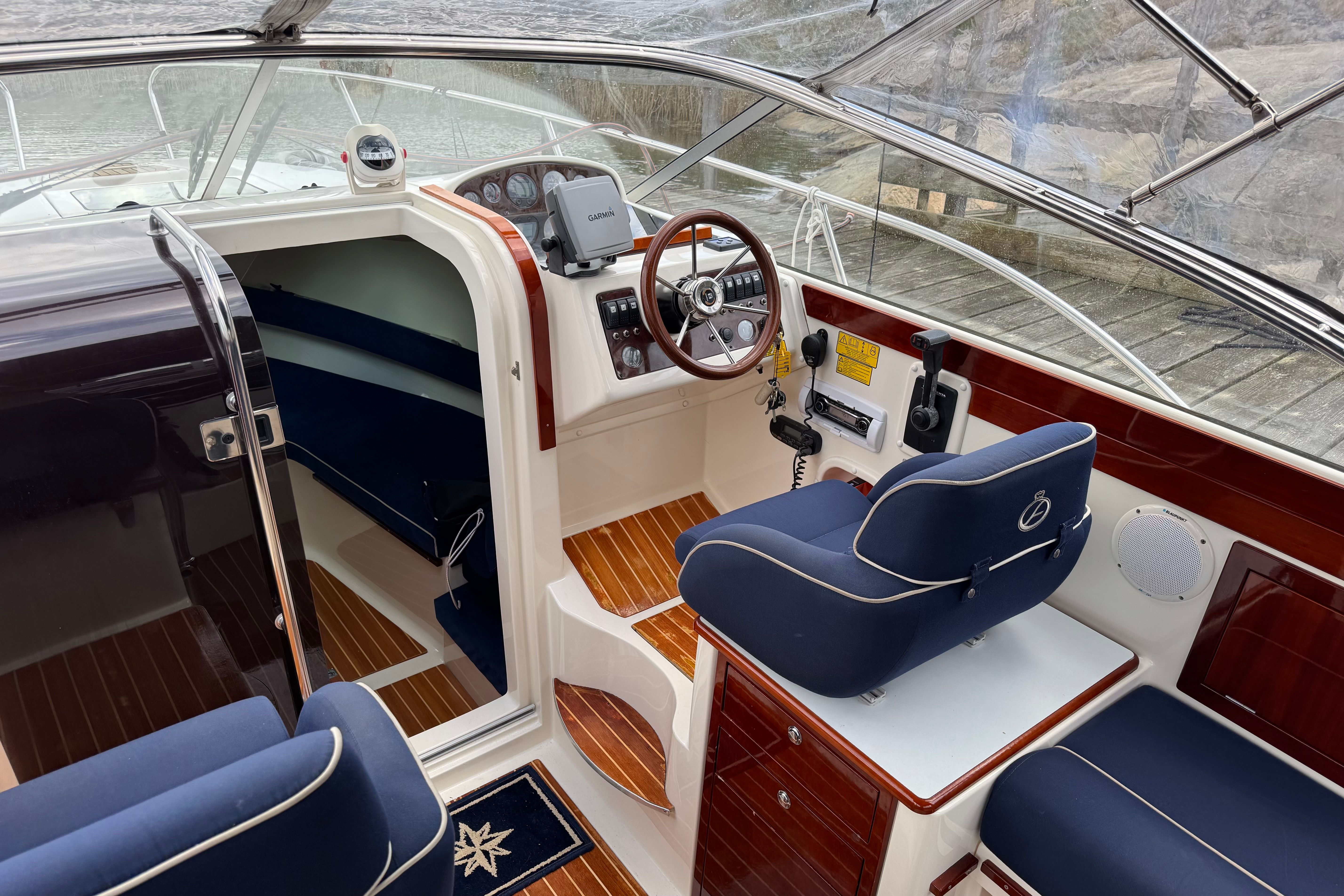 Aquador 23 DC vita skrovet