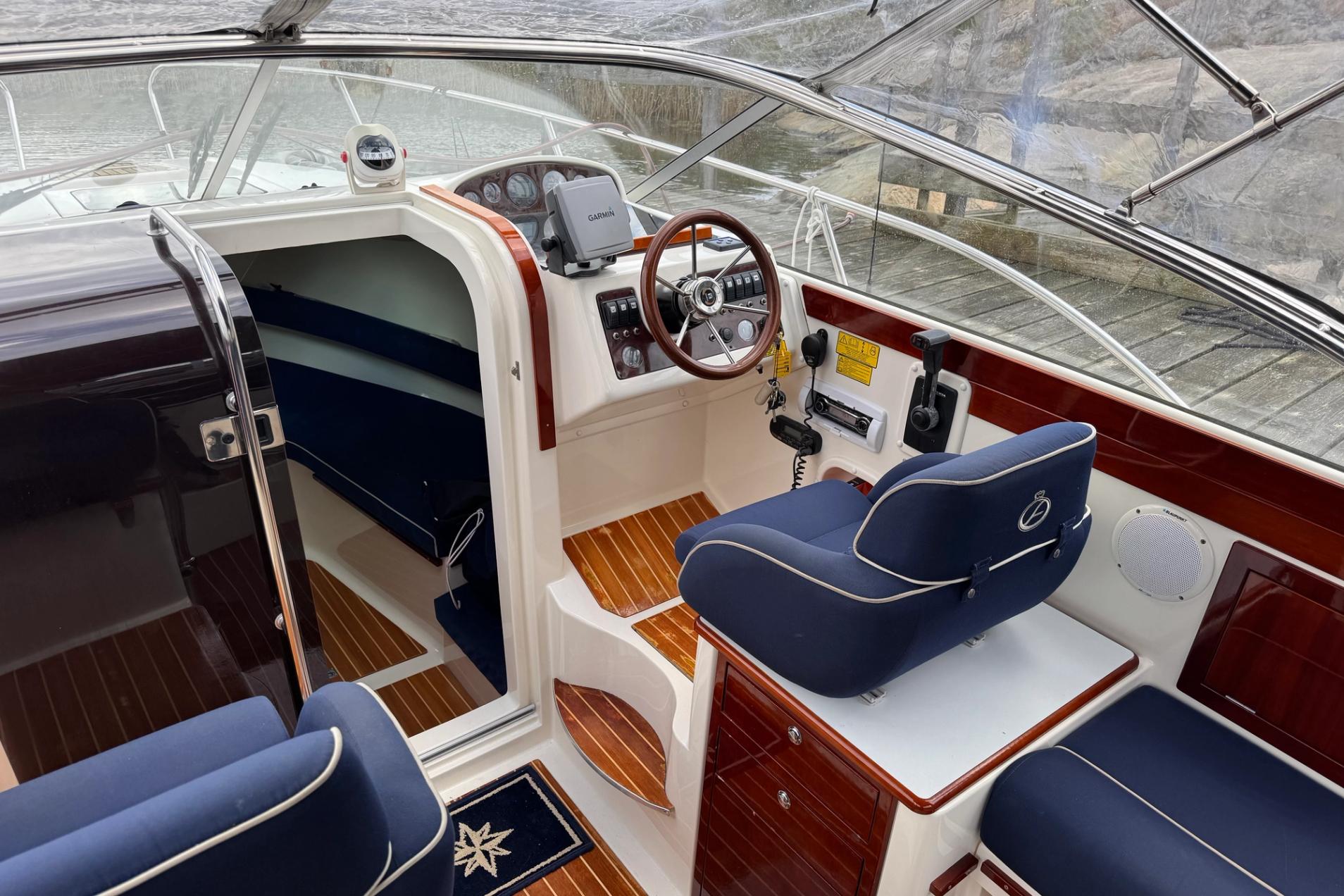 Aquador 23 DC vita skrovet