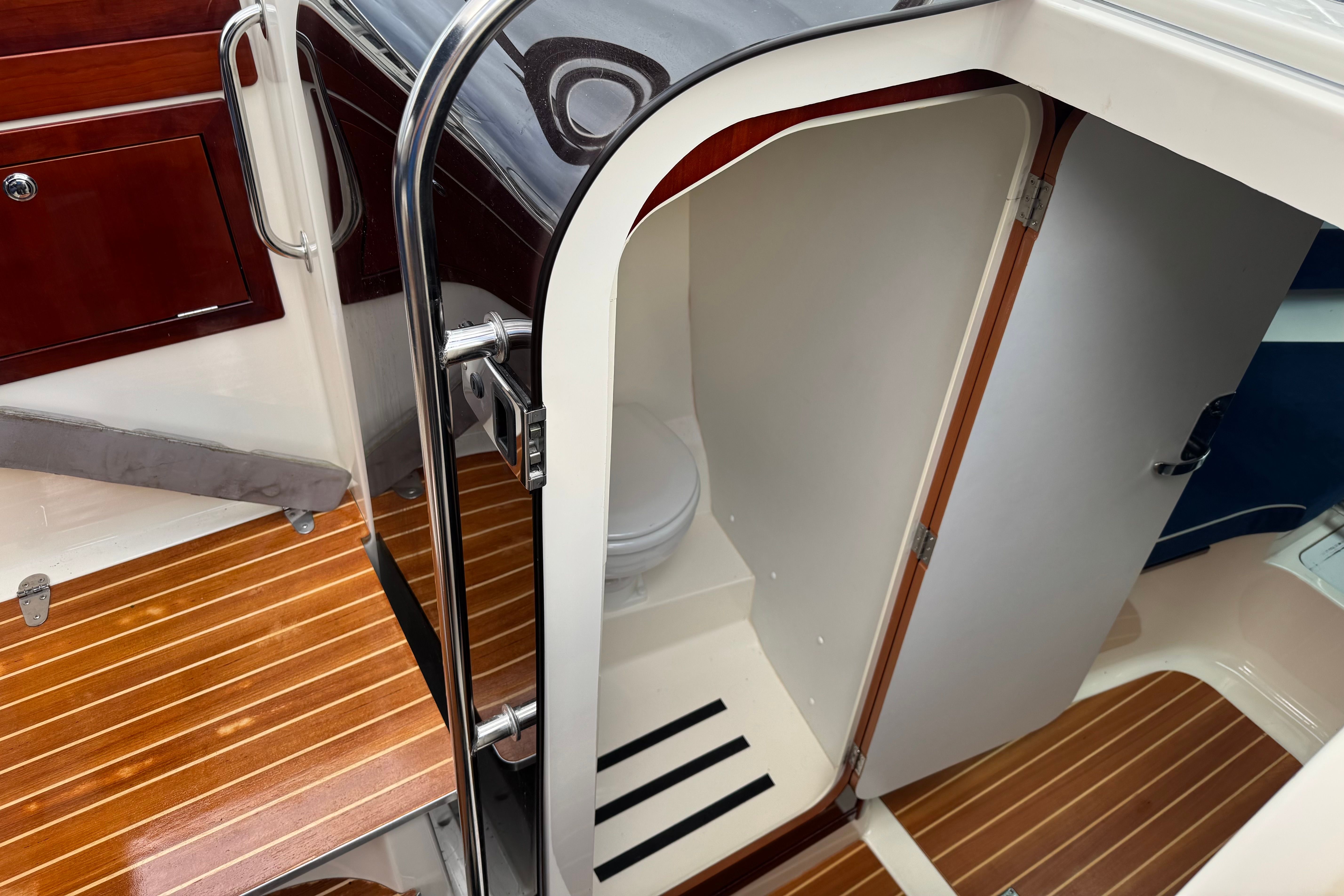 Aquador 23 DC vita skrovet