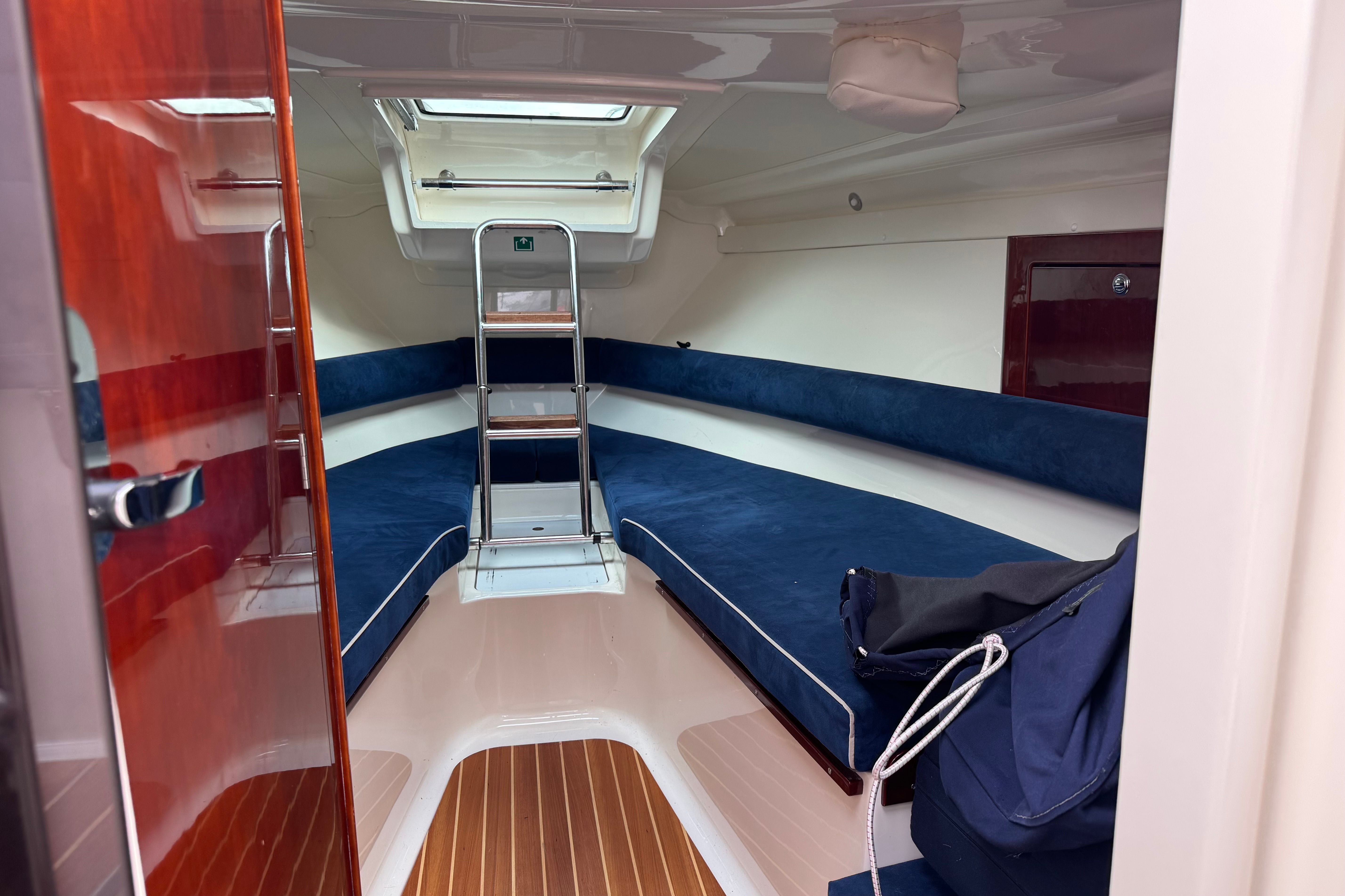 Aquador 23 DC vita skrovet
