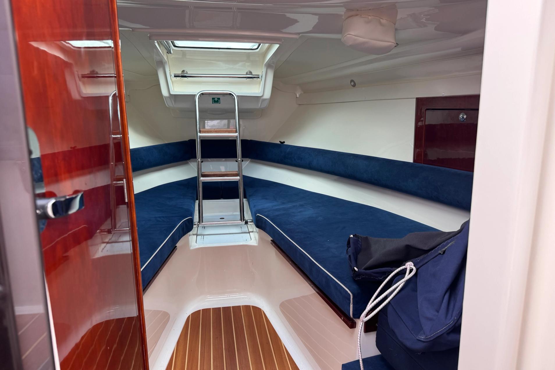 Aquador 23 DC vita skrovet