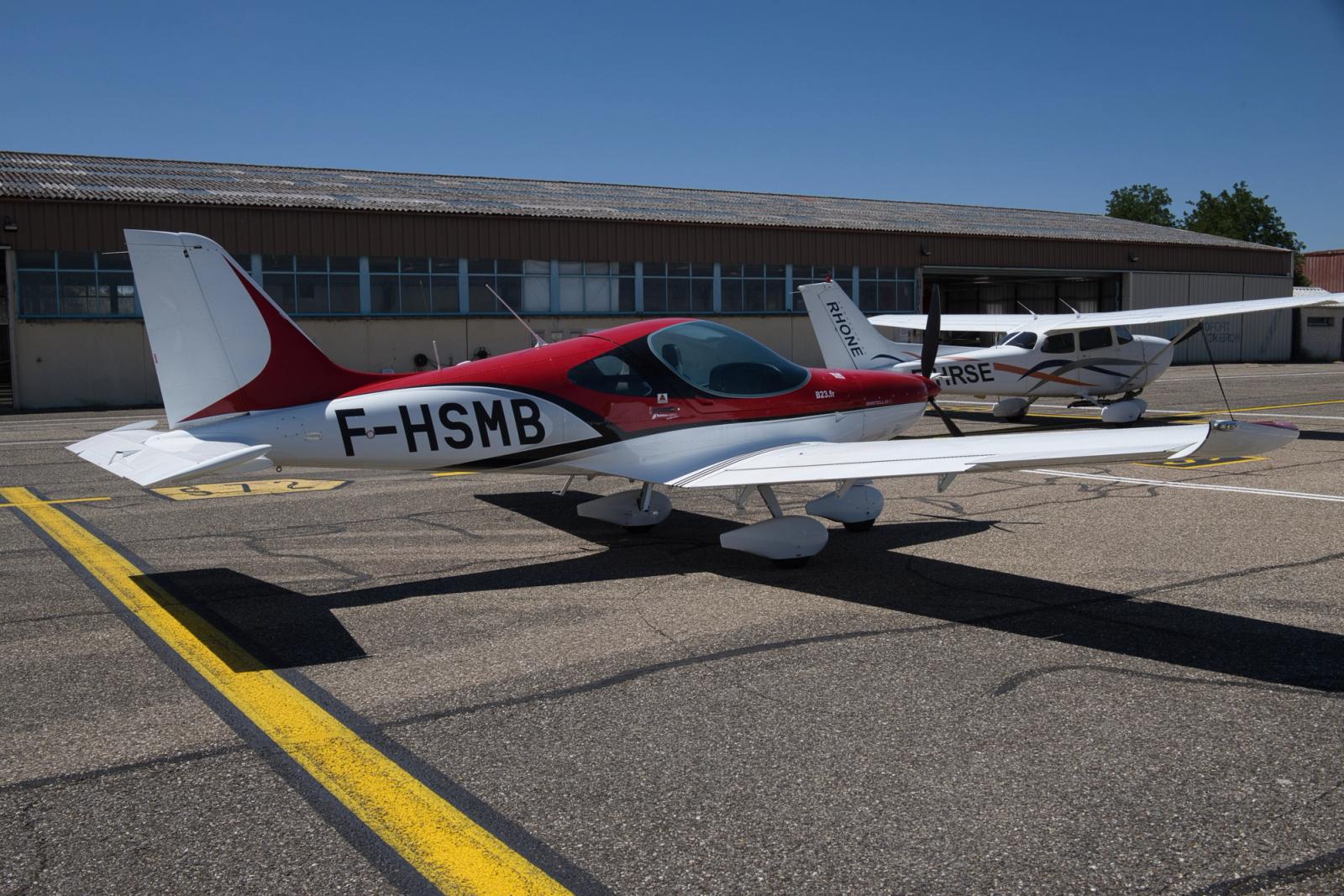 Bristell B23 F-HSMB des Ailes Lyonnaises sur le tarmac