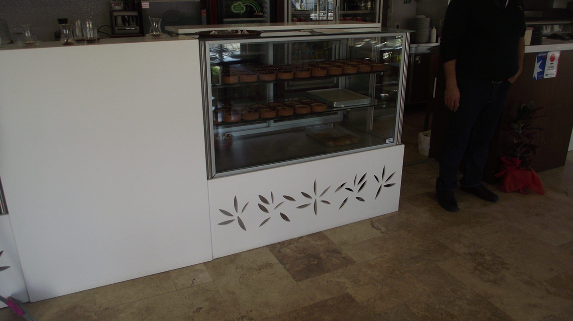 Restaurant — 6