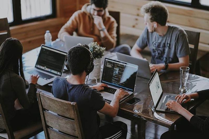 The Productivity Consequences of Tab Switching in Our Multi-App World