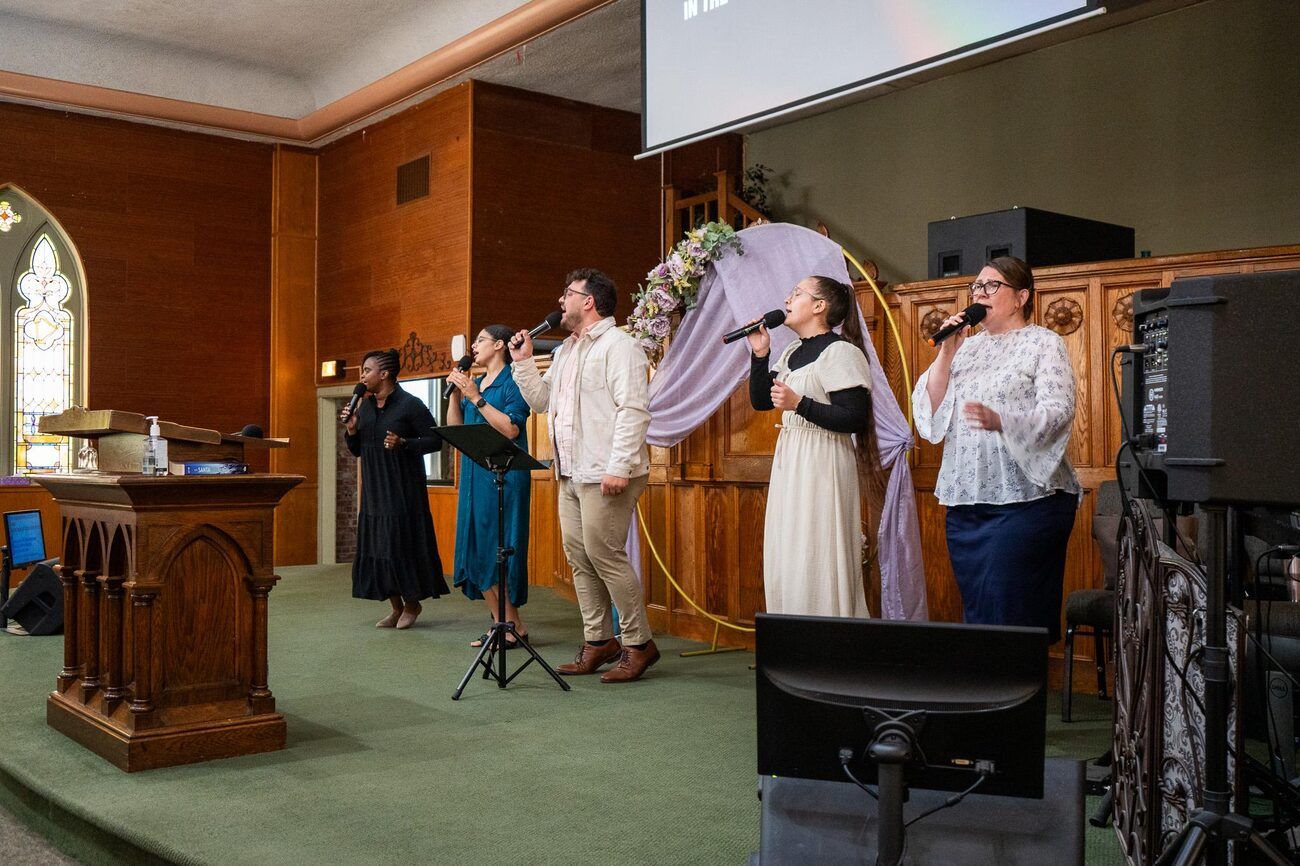 The CLA worship team on the Syracuse platform
