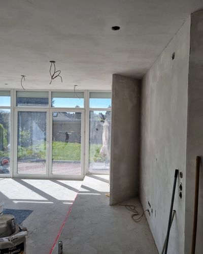 Spachtelarbeiten an Wänden und Decken