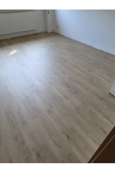 Neuer Vinylboden im Schlafzimmer