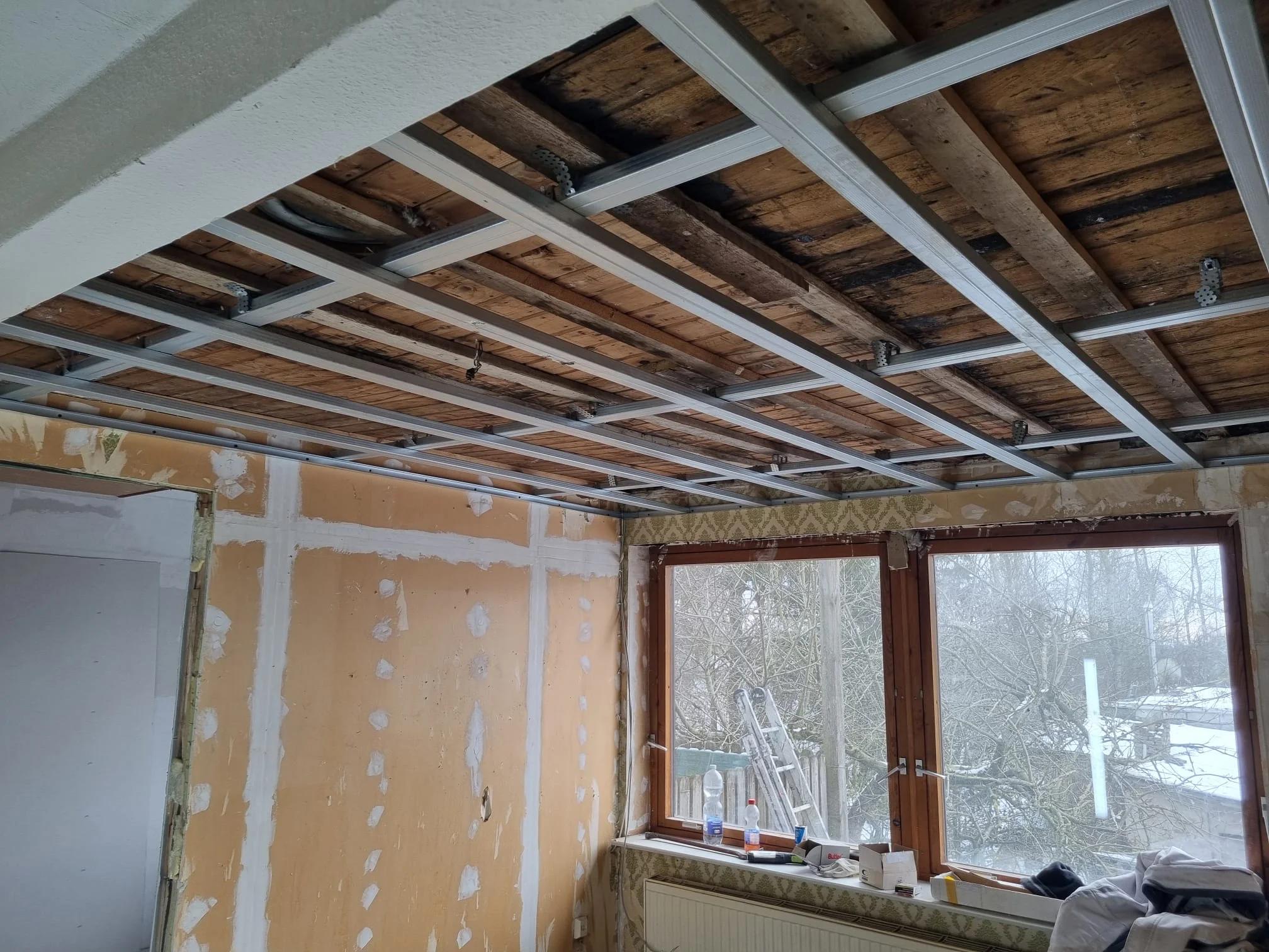 Montage einer Trockenbau-Decke