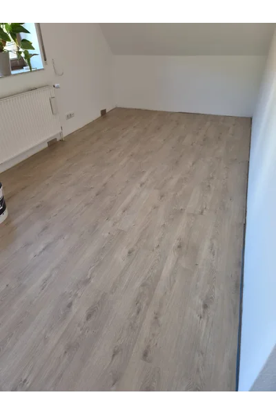 Neuer Vinylboden im Schlafzimmer