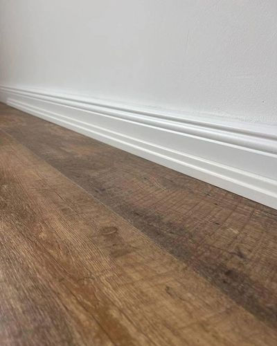 Montierte Sockelleisten