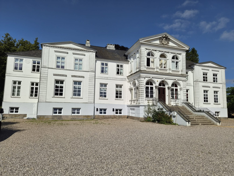 Fenster & Türen lackiert in einer Kieler Herrenhaus