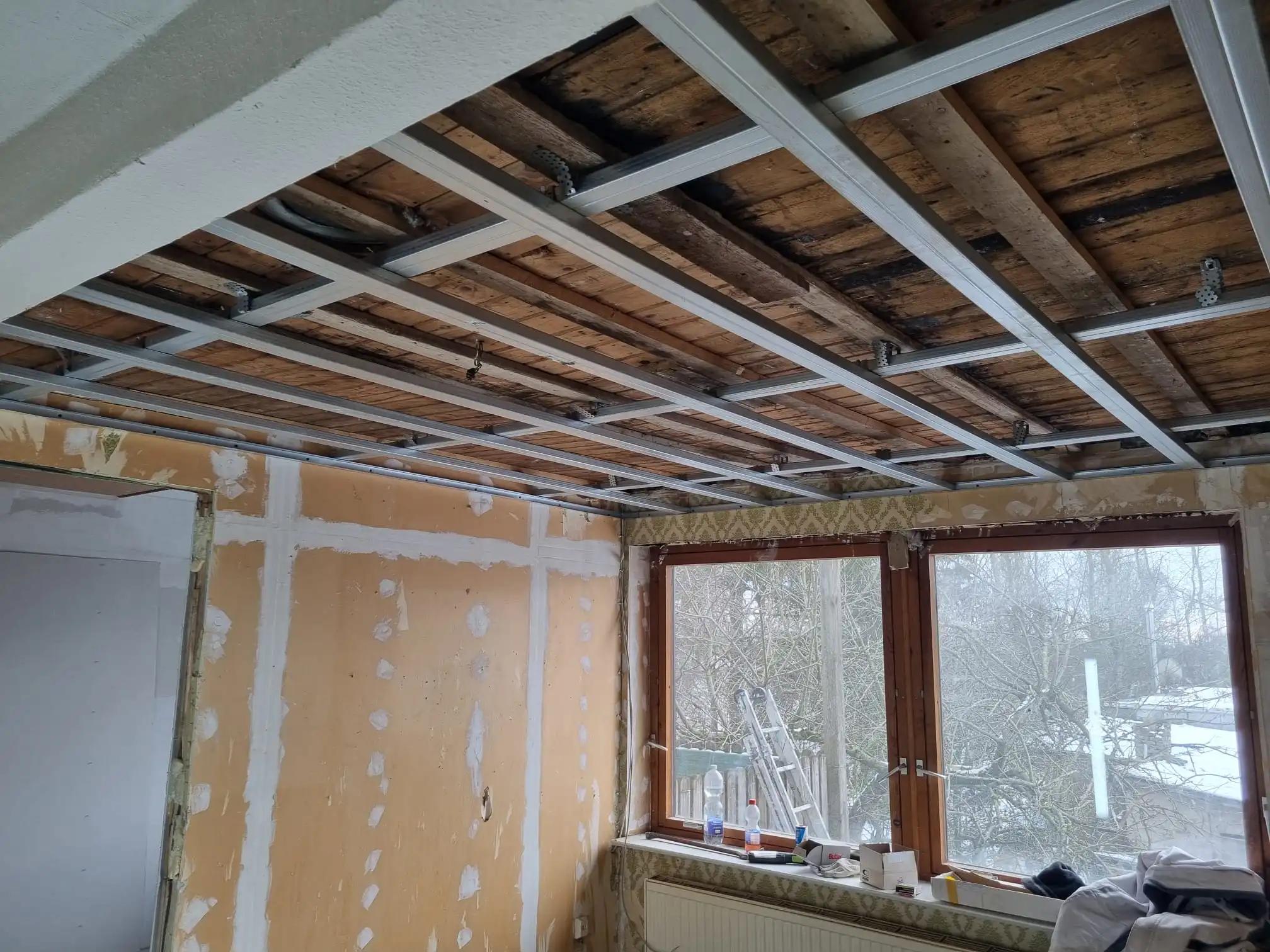 Montage einer Trockenbau-Decke
