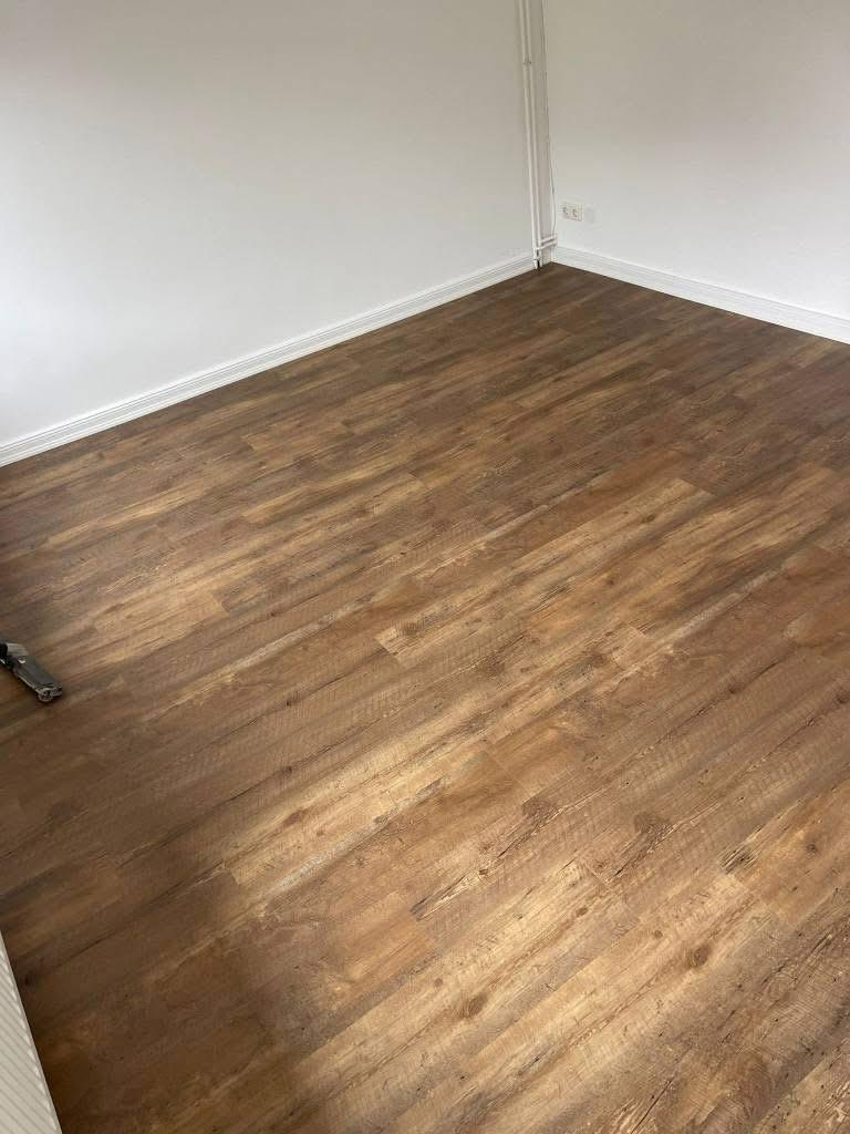 Laminatboden im Zimmer
