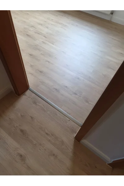 Neuer Vinylboden nach Bodensanierung