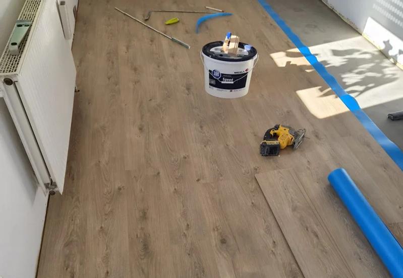 Neuer Laminatboden nach Wasserschaden