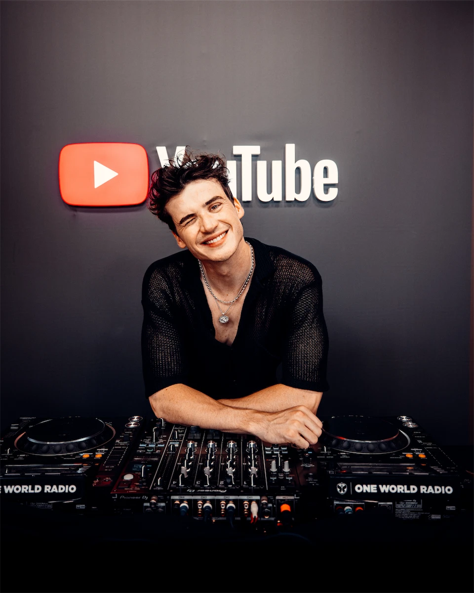 Henri pfr world tour photo concert