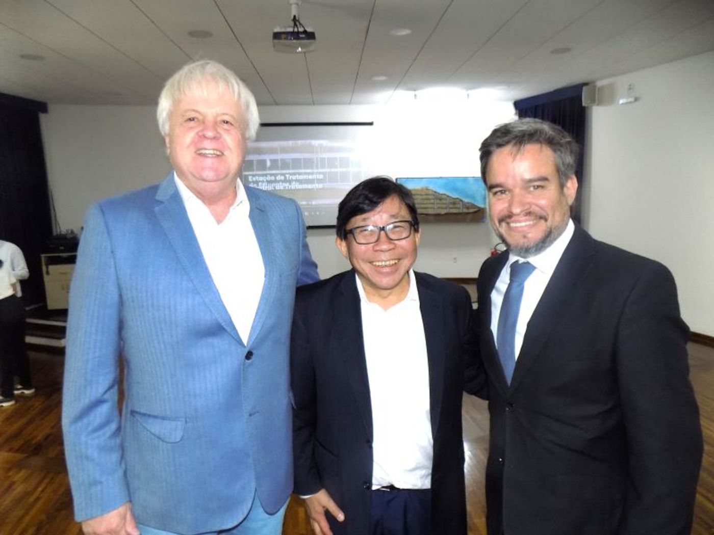 Nelson Domingues Pinto Junior (Ecourbis), Luis Sérgio Akira Kaimoto (Cepollina) e João Manoel da Costa Neto (SP Regula) na inauguração da ETE