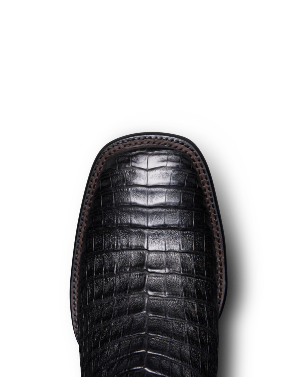 Toe view of The William - Midnight on plain background