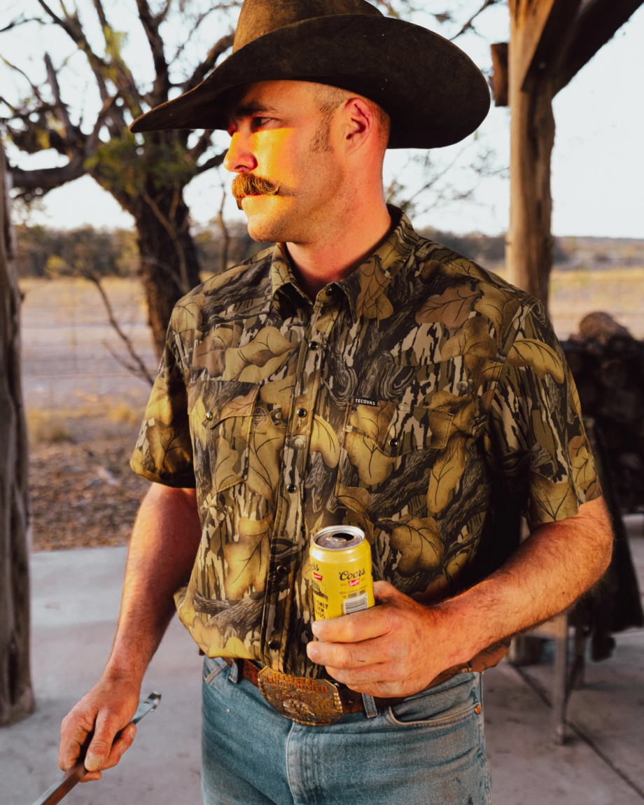 Closeup detail view of Men's Performance Western Pearl Snap SS - Mossy Oak Fall Foliage