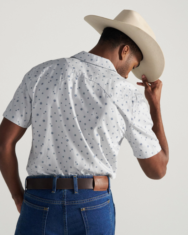 Closeup detail view of Men's Vintage Weight Short Sleeve Pearl Snap - Light Gray/Atlantic
