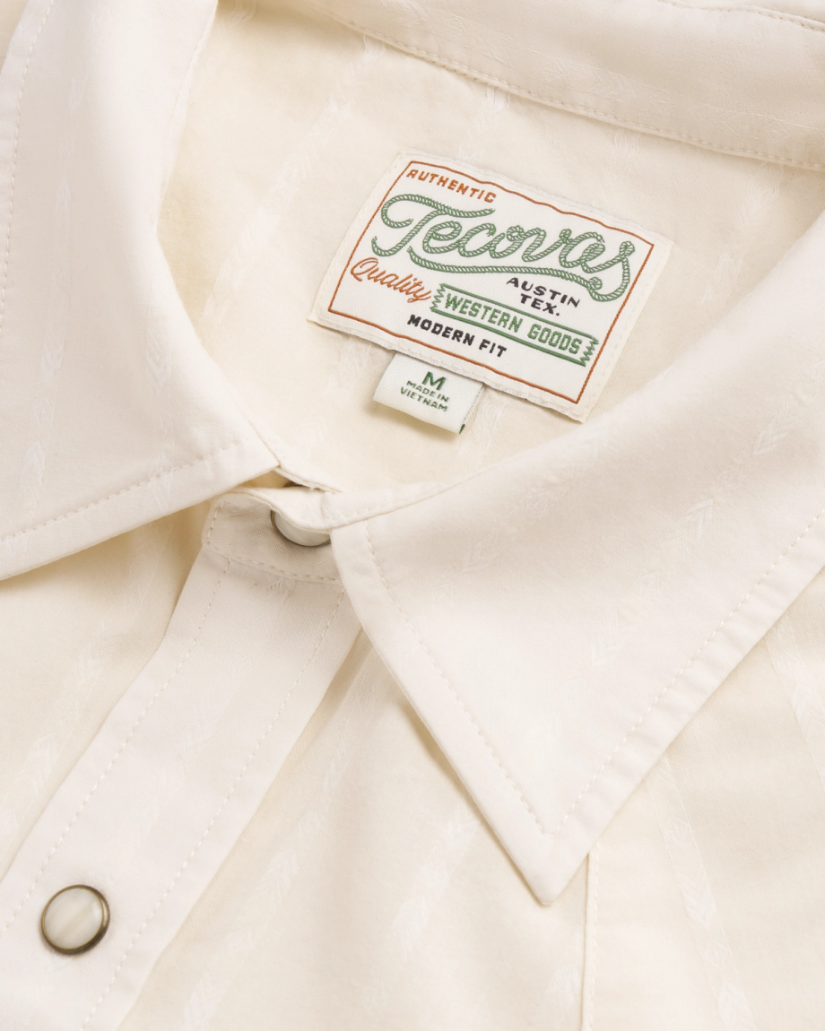 Closeup detail view of Men's Vintage Weight Short Sleeve Pearl Snap - Light Sand/Multi