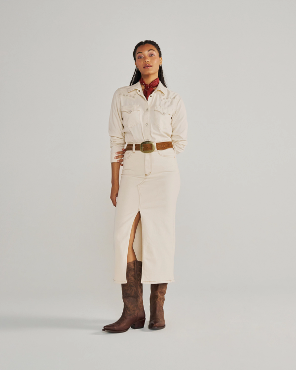 Closeup detail view of Women's Denim Pearl Snap (III) - Natural
