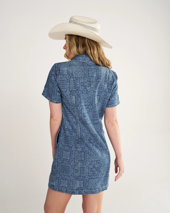 Closeup detail view of Women's Short Sleeve Mini Pearl Snap Dress - Blue Bandana