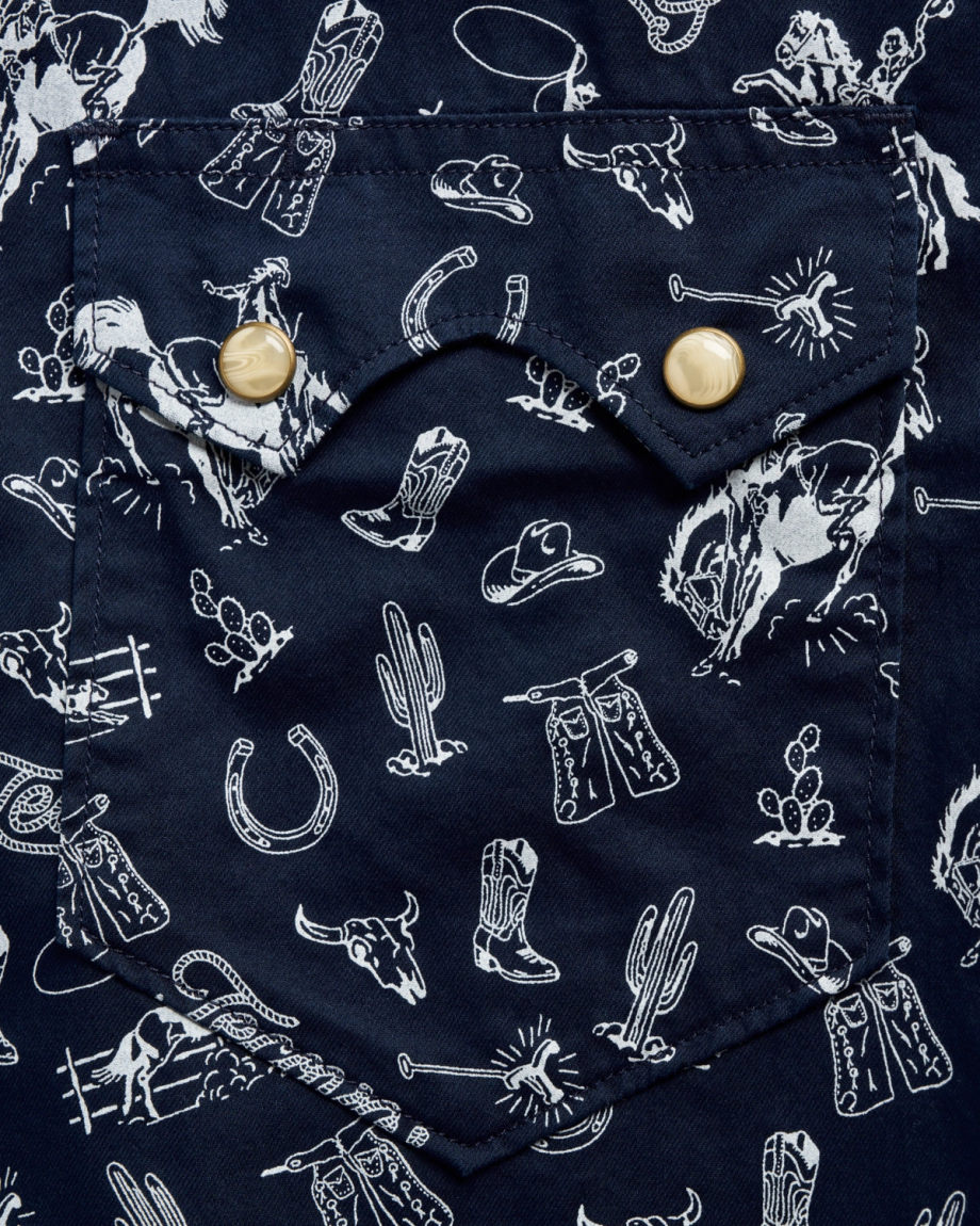 Closeup detail view of Men's Vintage Weight Sawtooth Short Sleeve Pearl Snap - Navy / White