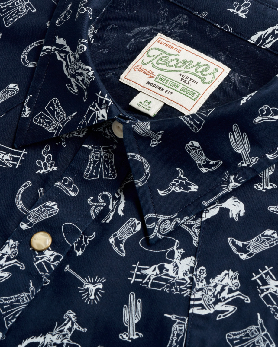 Closeup detail view of Men's Vintage Weight Sawtooth Short Sleeve Pearl Snap - Navy / White