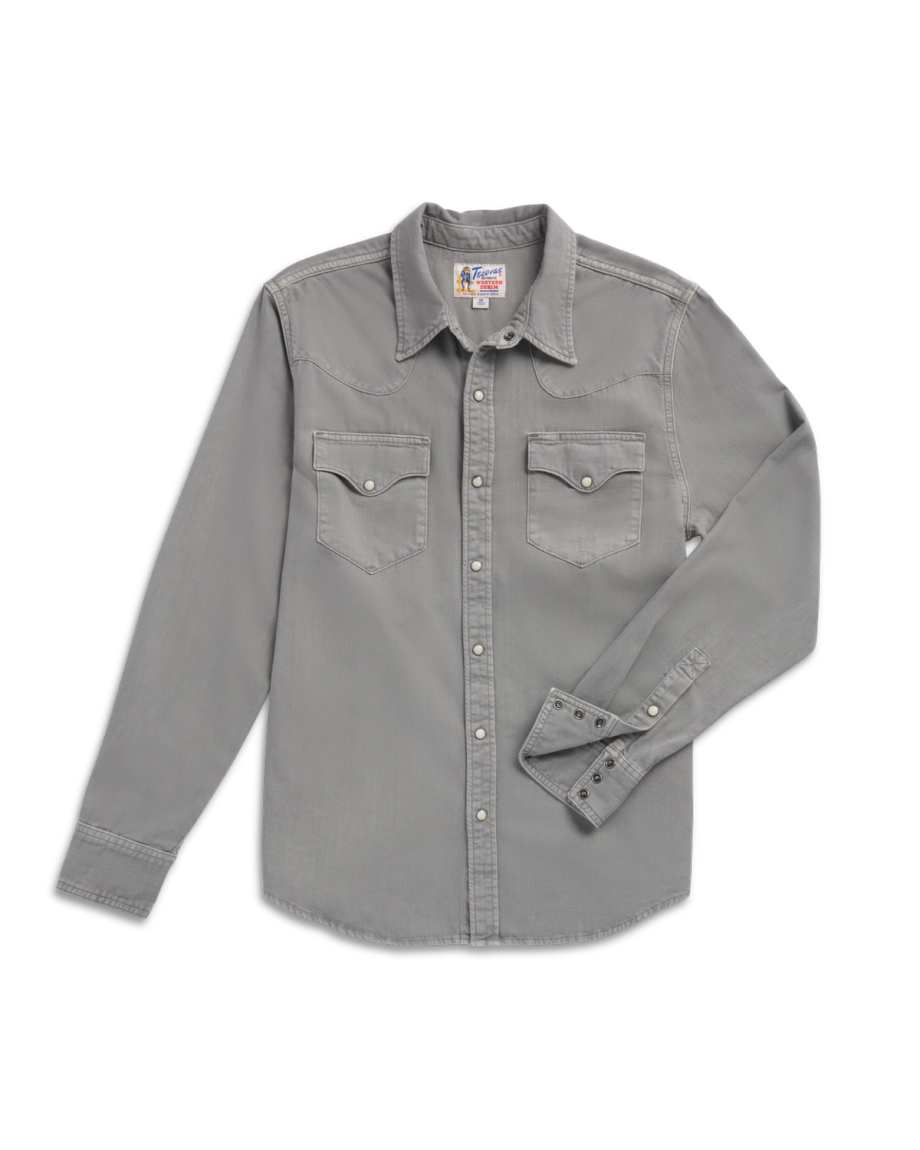 Closeup detail view of Men's Denim Pearl Snap - Light Gray