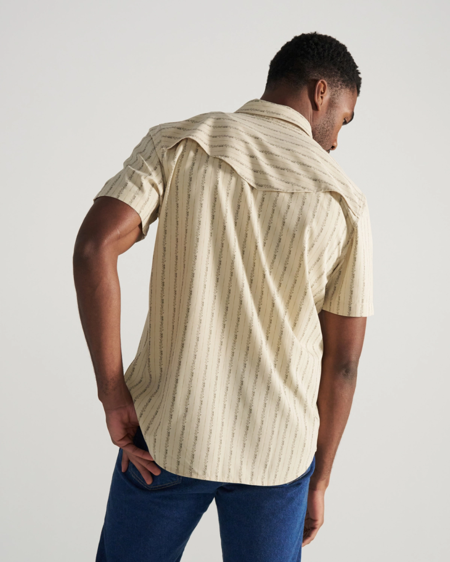 Closeup detail view of Men's Performance Western Short Sleeve Pearl Snap - Sandstone/Multi