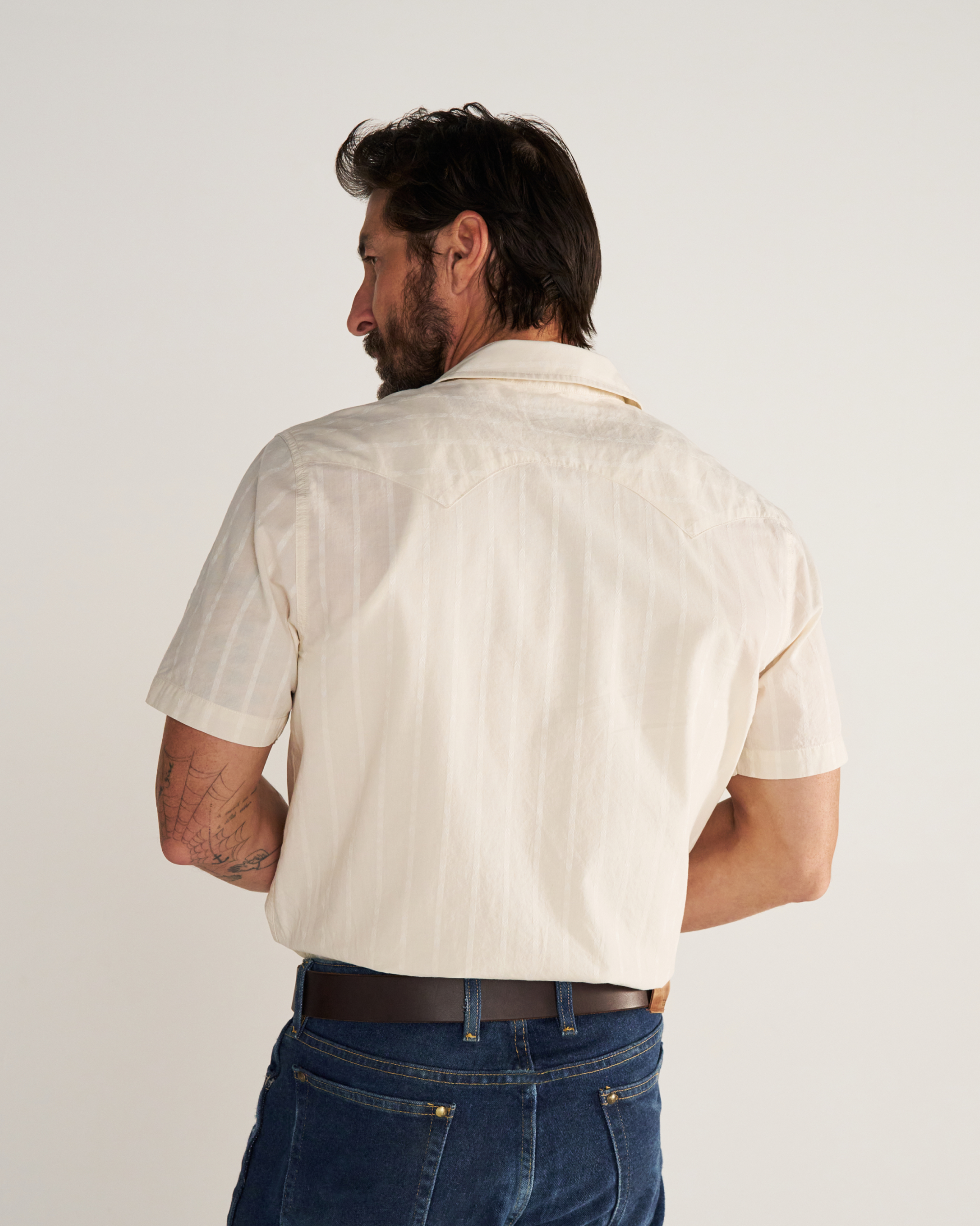 Closeup detail view of Men's Vintage Weight Short Sleeve Pearl Snap - Light Sand/Multi