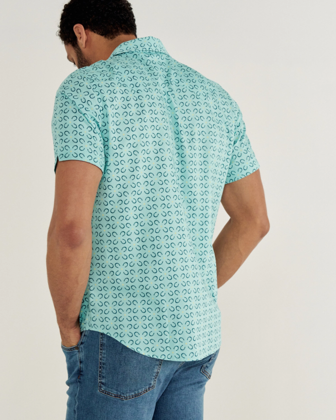 Closeup detail view of Men's Vintage Weight Sawtooth Short Sleeve Pearl Snap - Blue Horseshoe